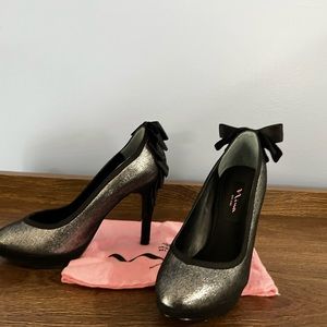 Woman’s 7.5 high heels
